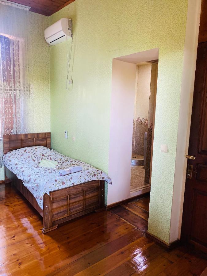 Guesthouse Kamelia มาร์ทวิลิ ภายนอก รูปภาพ