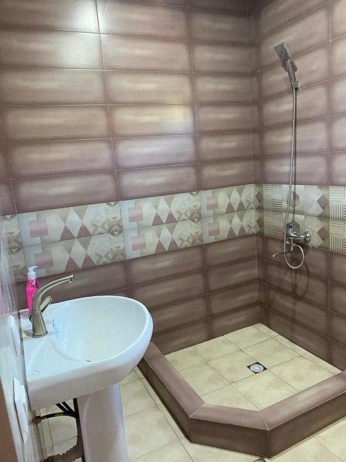 Guesthouse Kamelia มาร์ทวิลิ ภายนอก รูปภาพ