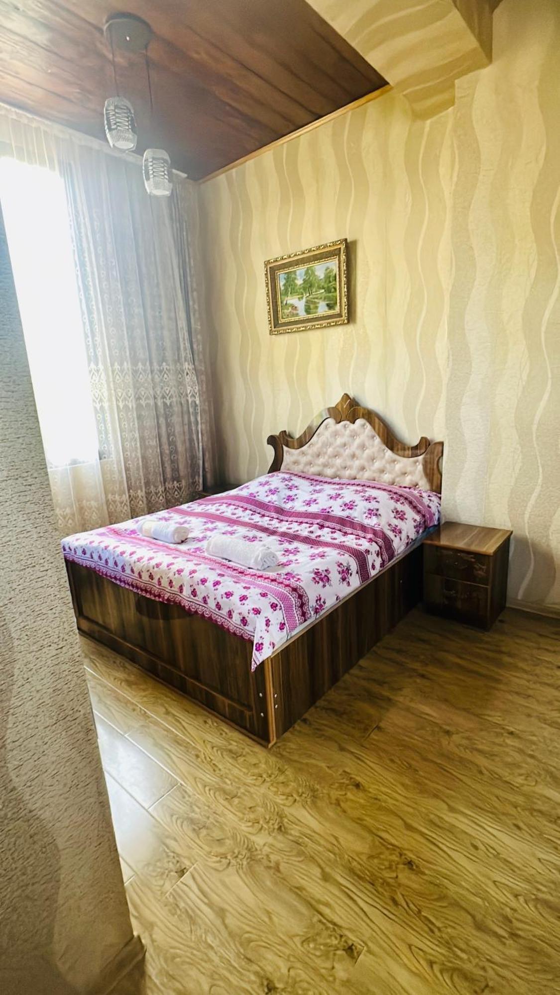 Guesthouse Kamelia มาร์ทวิลิ ภายนอก รูปภาพ