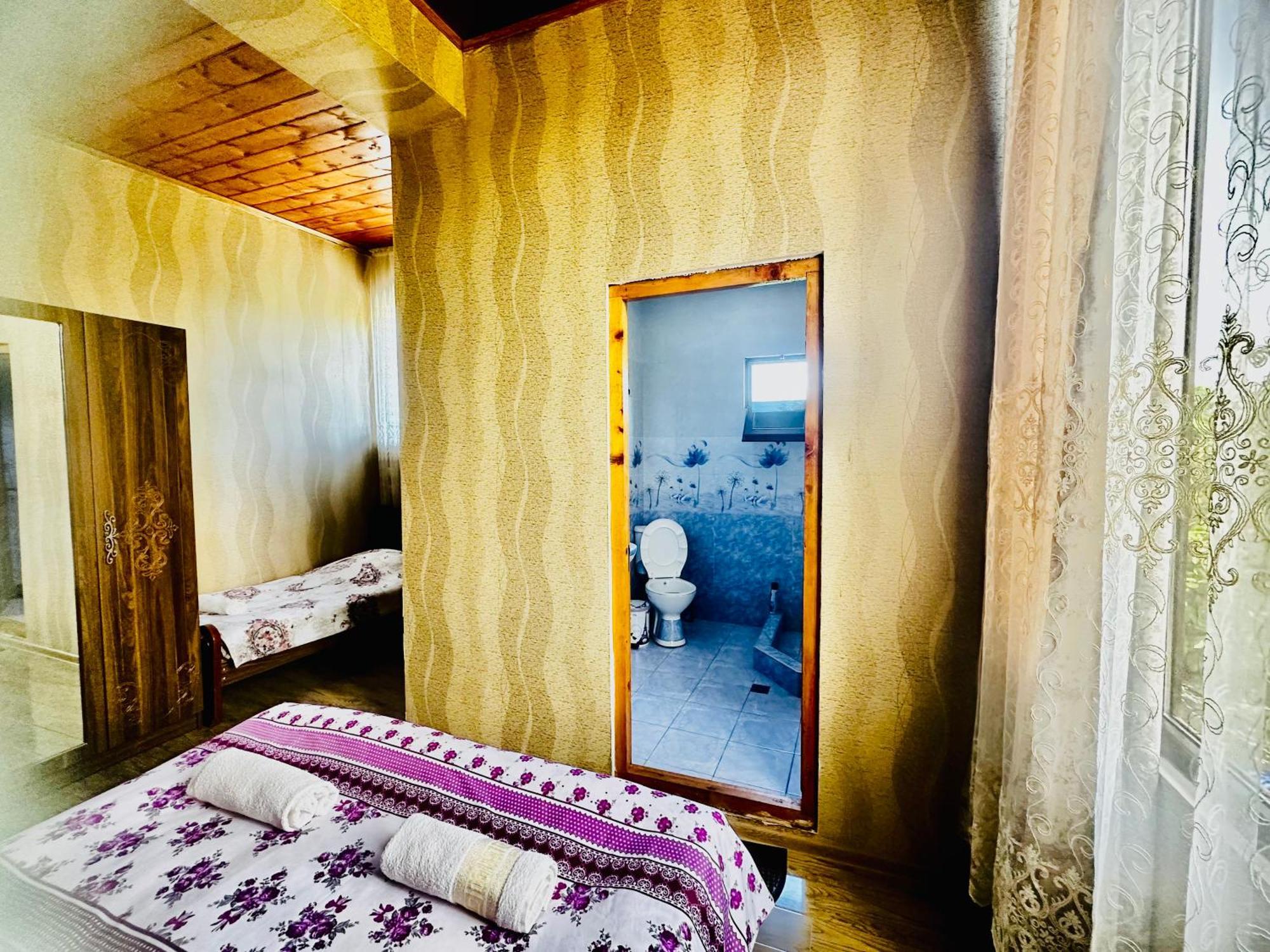 Guesthouse Kamelia มาร์ทวิลิ ภายนอก รูปภาพ